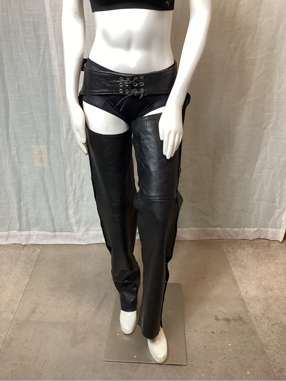 Interstate Leather Motorcycle Chaps; Size: M